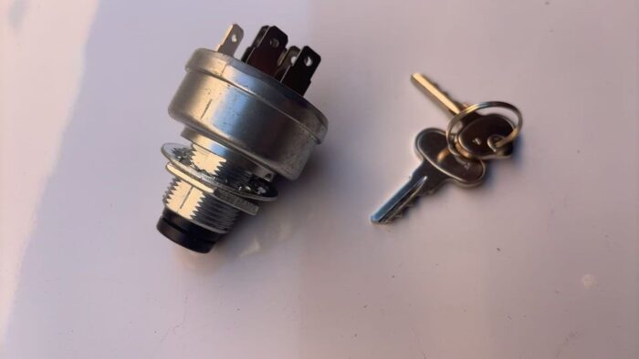 John Deere Ignition Switch w/Key AM101561, TCA15075