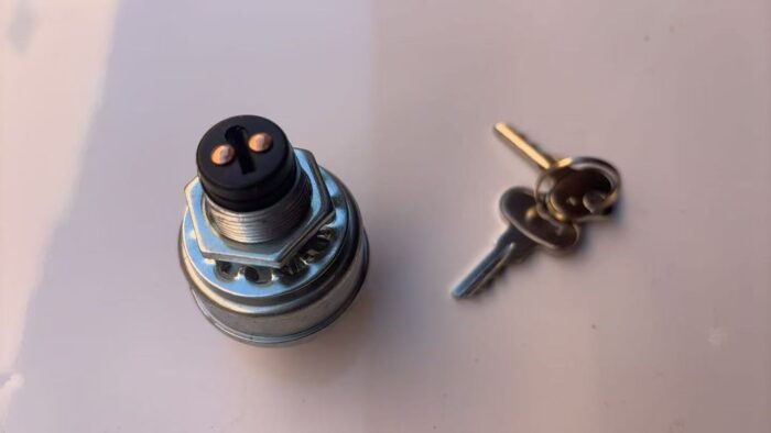 John Deere Ignition Switch w/Key AM101561, TCA15075 - Image 3