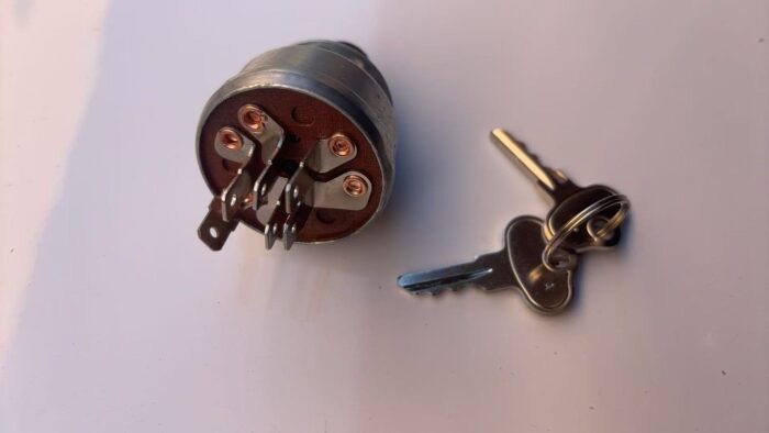 John Deere Ignition Switch w/Key AM101561, TCA15075 - Image 2