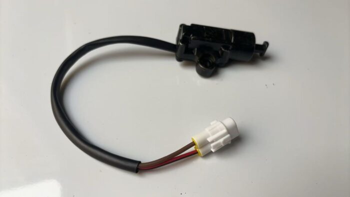 Yamaha Stop Switch JF7-82817-22 - Image 2