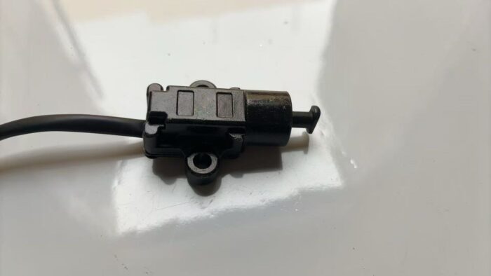 Yamaha Stop Switch JF7-82817-22 - Image 5