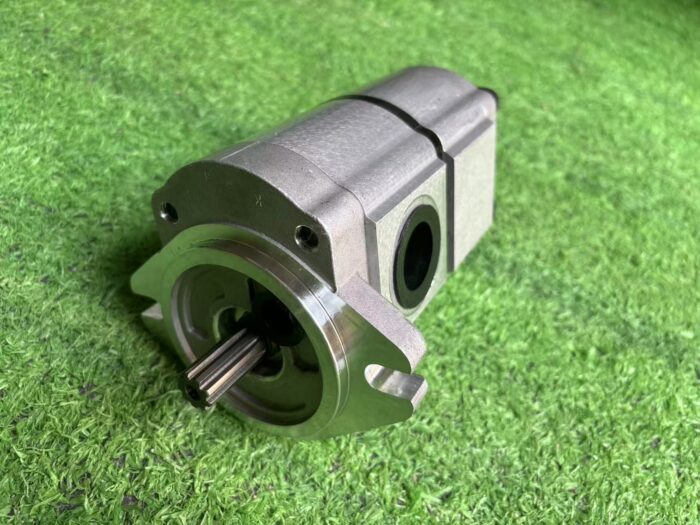 Toro hyd Gear Pump ASM 114-9956 - Image 3