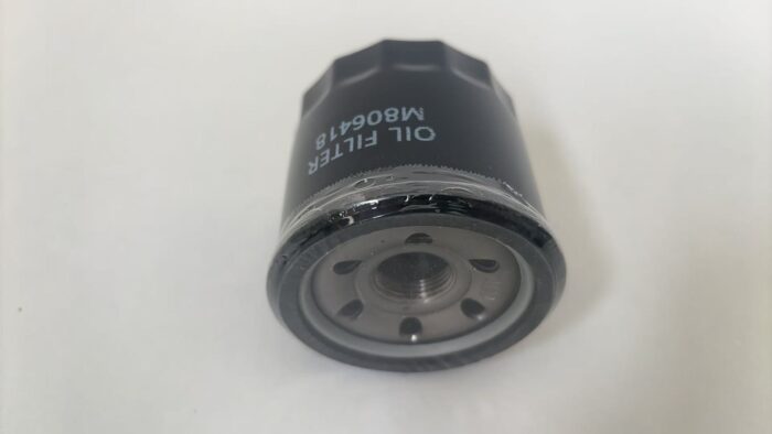 John Deere Oil Filter M806418 - Image 3