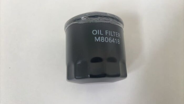 John Deere Oil Filter M806418 - Image 2