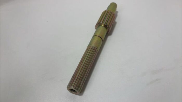 John Deere Transaxle Input Shaft M810663 - Image 3