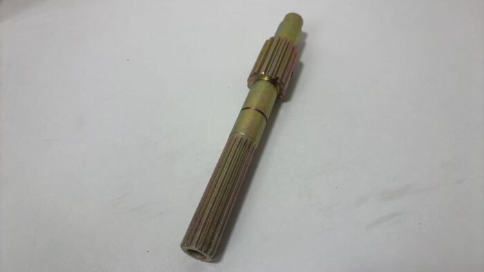 John Deere Transaxle Input Shaft M810663 - Image 2