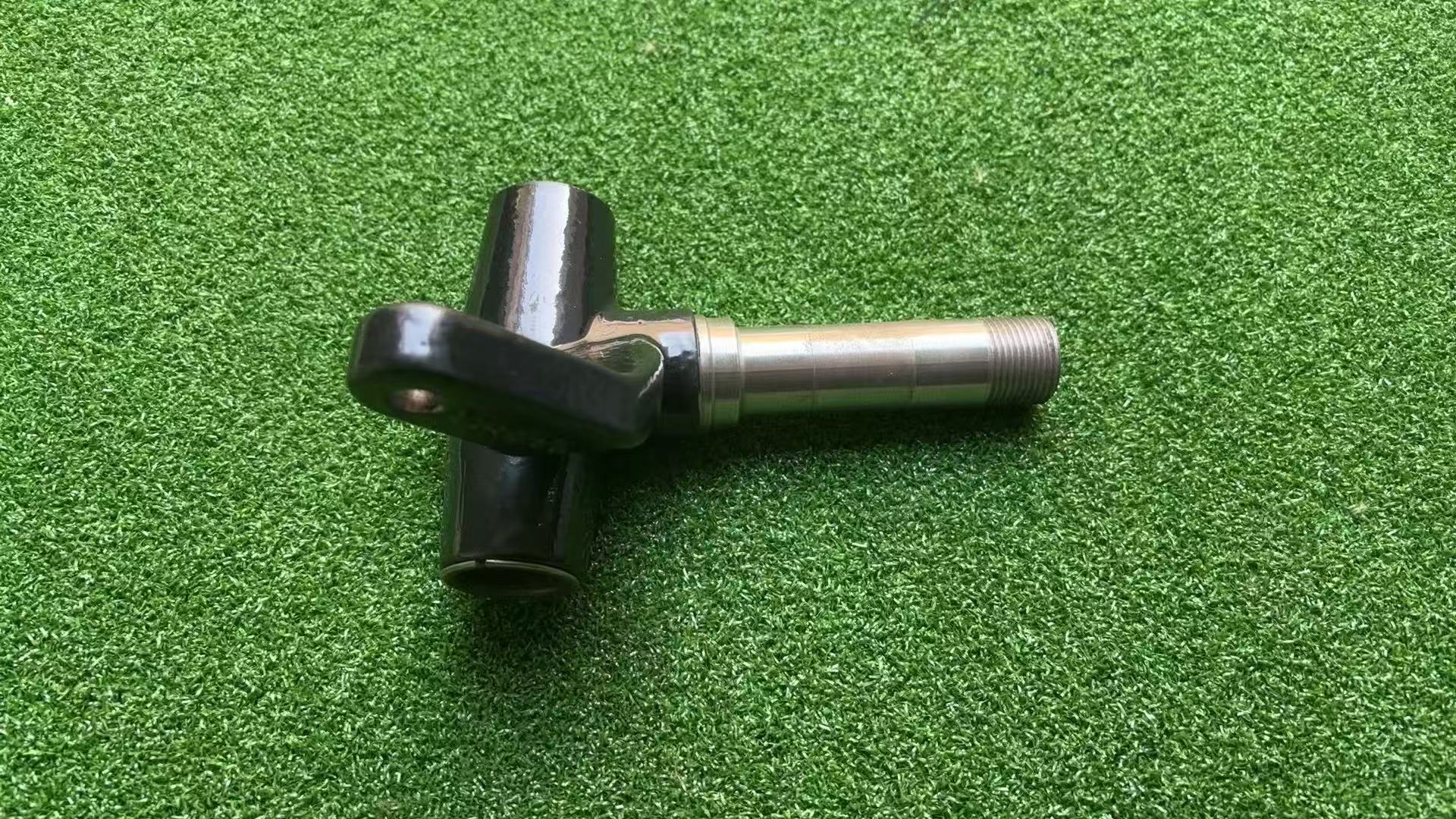 EZGO TXT Driver side spindle 70673-G02 - Image 2