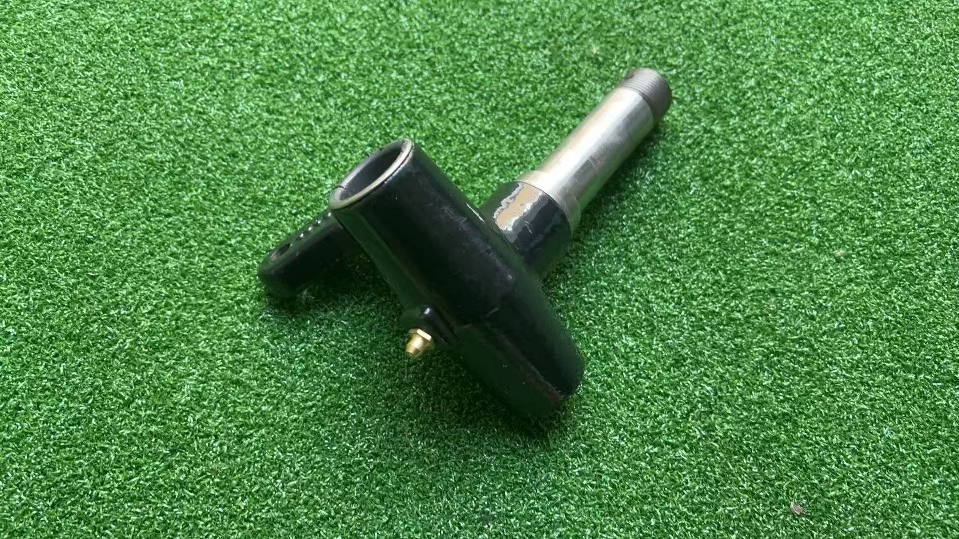 EZGO TXT Driver side spindle 70673-G02 - Image 3
