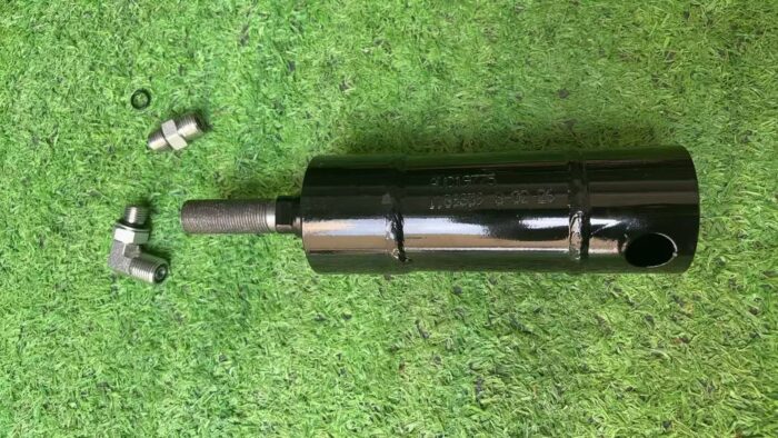 John Deere Lift Arm Hydraulic Cylinder AUC19775 - Image 2
