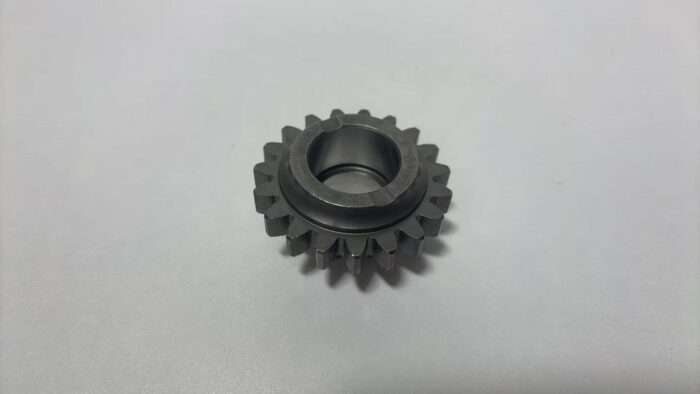 John Deere Transaxle Input Shaft Gear M806722 - Image 3