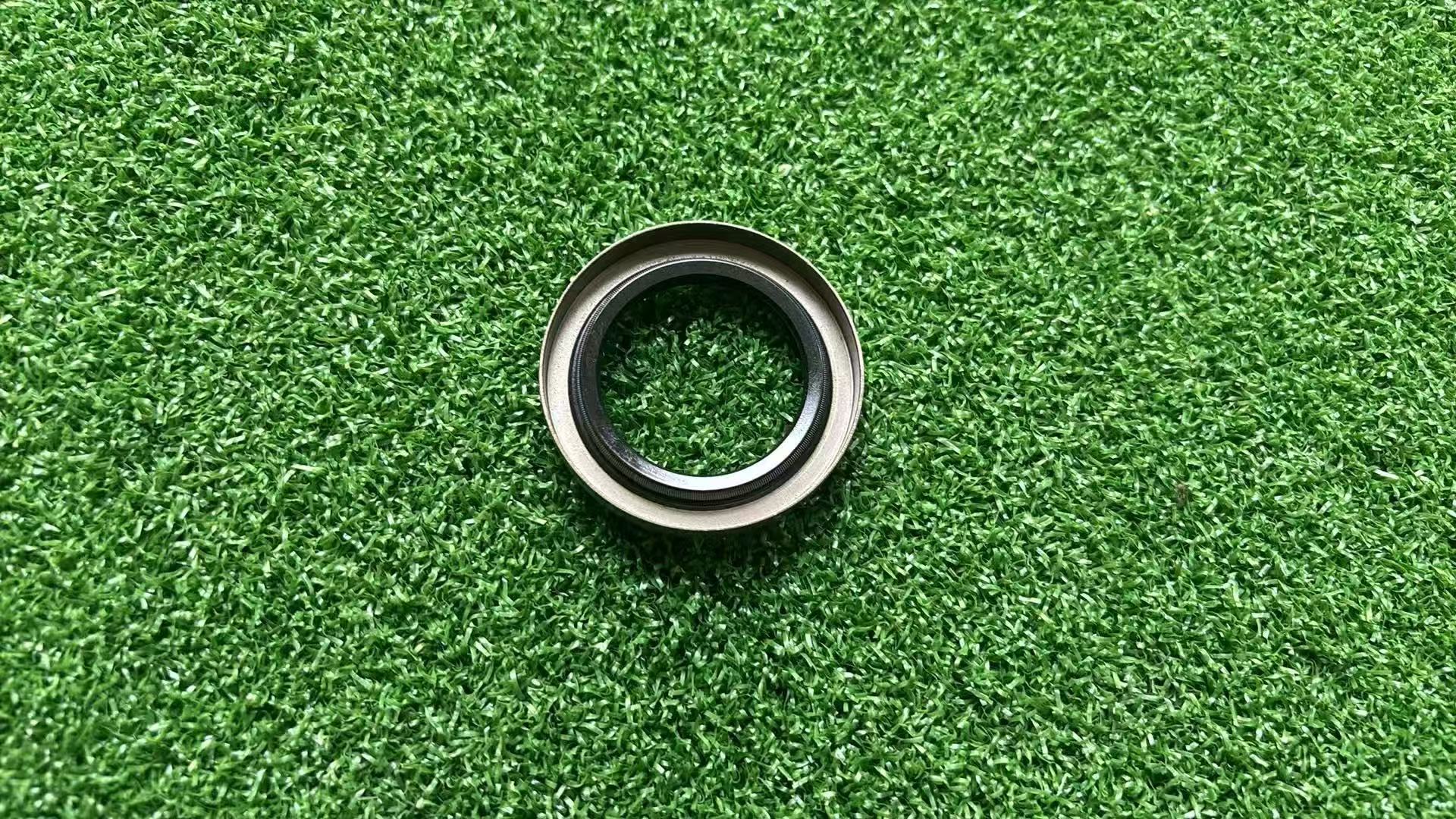 John Deere Seal - Oil ET15755 - Image 2